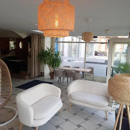 De La Hotel 3*