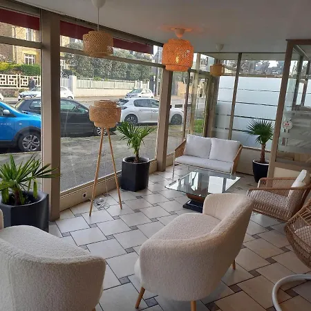 Hotel De La 3*